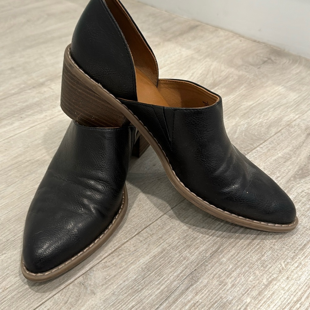 Universal threads, black, cut out booties, worn once, like new